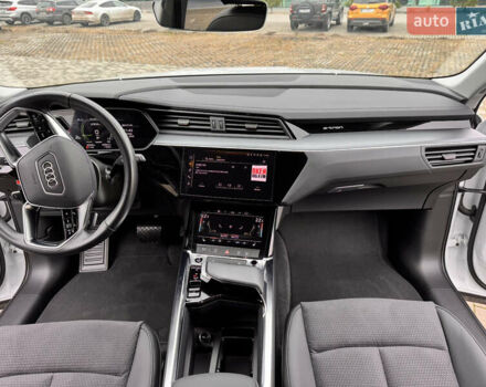 Белый Ауди E-Tron, объемом двигателя 0 л и пробегом 27 тыс. км за 38800 $, фото 25 на Automoto.ua