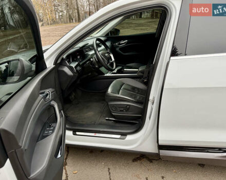 Белый Ауди E-Tron, объемом двигателя 0 л и пробегом 38 тыс. км за 38200 $, фото 18 на Automoto.ua