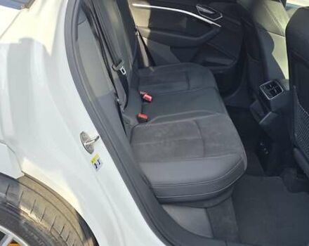 Белый Ауди E-Tron, объемом двигателя 0 л и пробегом 110 тыс. км за 37700 $, фото 70 на Automoto.ua