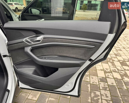 Белый Ауди E-Tron, объемом двигателя 0 л и пробегом 27 тыс. км за 38800 $, фото 23 на Automoto.ua
