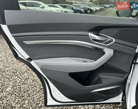 Білий Ауді E-Tron, об'ємом двигуна 0 л та пробігом 48 тис. км за 48798 $, фото 38 на Automoto.ua