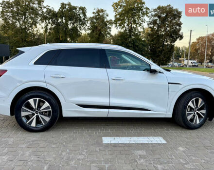 Белый Ауди E-Tron, объемом двигателя 0 л и пробегом 17 тыс. км за 47500 $, фото 7 на Automoto.ua