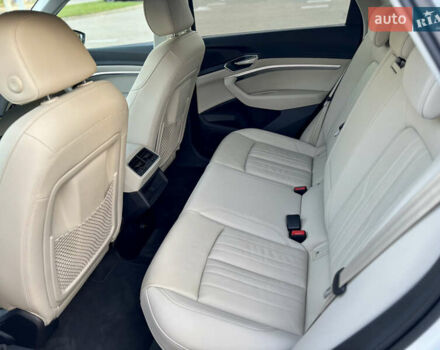 Белый Ауди E-Tron, объемом двигателя 0 л и пробегом 17 тыс. км за 47500 $, фото 12 на Automoto.ua