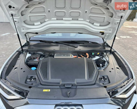 Белый Ауди E-Tron, объемом двигателя 0 л и пробегом 17 тыс. км за 47500 $, фото 18 на Automoto.ua