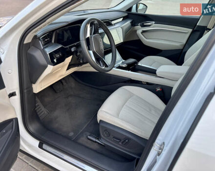 Белый Ауди E-Tron, объемом двигателя 0 л и пробегом 17 тыс. км за 47500 $, фото 9 на Automoto.ua