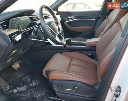 Белый Ауди E-Tron, объемом двигателя 0 л и пробегом 26 тыс. км за 25400 $, фото 6 на Automoto.ua