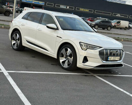 Белый Ауди E-Tron, объемом двигателя 0 л и пробегом 110 тыс. км за 31000 $, фото 1 на Automoto.ua