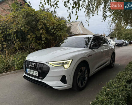 Белый Ауди E-Tron, объемом двигателя 0 л и пробегом 97 тыс. км за 30999 $, фото 1 на Automoto.ua