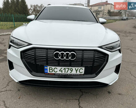 Белый Ауди E-Tron, объемом двигателя 0 л и пробегом 49 тыс. км за 33900 $, фото 1 на Automoto.ua
