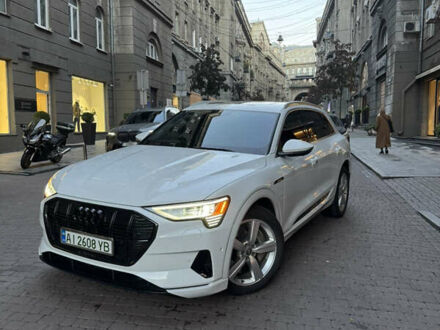 Ауди E-Tron 2019 в Киеве на Automoto.ua Белый Ауди E-Tron, объемом двигателя 0 л и пробегом 66 тыс. км за 26500 $, фото 1 на Automoto.ua