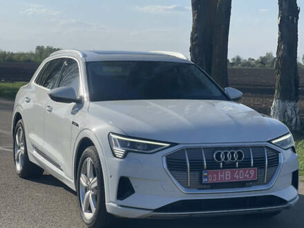 Белый Ауди E-Tron, объемом двигателя 0 л и пробегом 44 тыс. км за 32000 $, фото 1 на Automoto.ua