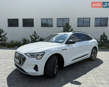 Белый Ауди E-Tron, объемом двигателя 0 л и пробегом 48 тыс. км за 41800 $, фото 1 на Automoto.ua