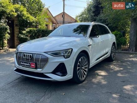 Белый Ауди E-Tron, объемом двигателя 0 л и пробегом 93 тыс. км за 31440 $, фото 1 на Automoto.ua