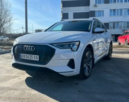 Белый Ауди E-Tron, объемом двигателя 0 л и пробегом 87 тыс. км за 31000 $, фото 1 на Automoto.ua