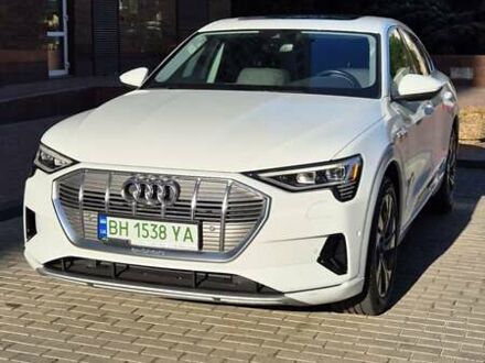 Белый Ауди E-Tron, объемом двигателя 0 л и пробегом 55 тыс. км за 40000 $, фото 1 на Automoto.ua