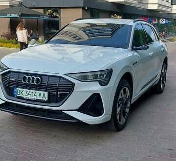 Білий Ауді E-Tron, об'ємом двигуна 0 л та пробігом 55 тис. км за 52200 $, фото 1 на Automoto.ua