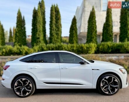 Белый Ауди E-Tron, объемом двигателя 0 л и пробегом 56 тыс. км за 41000 $, фото 1 на Automoto.ua