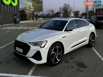Ауди E-Tron 2021 в Киеве на Automoto.ua Белый Ауди E-Tron, объемом двигателя 0 л и пробегом 86 тыс. км за 43888 $, фото 1 на Automoto.ua