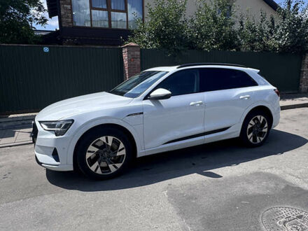 Білий Ауді E-Tron, об'ємом двигуна 0 л та пробігом 62 тис. км за 32000 $, фото 1 на Automoto.ua