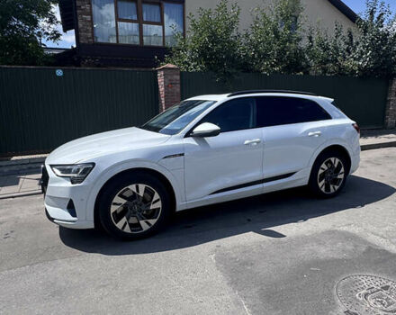 Белый Ауди E-Tron, объемом двигателя 0 л и пробегом 62 тыс. км за 32000 $, фото 1 на Automoto.ua