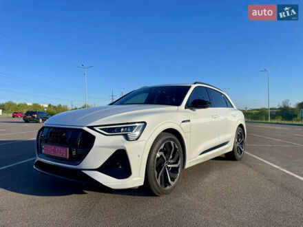 Ауди E-Tron 2021 в Ровно на Automoto.ua Белый Ауди E-Tron, объемом двигателя 0 л и пробегом 28 тыс. км за 36900 $, фото 1 на Automoto.ua