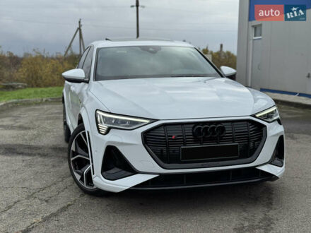 Белый Ауди E-Tron, объемом двигателя 0 л и пробегом 97 тыс. км за 42900 $, фото 1 на Automoto.ua