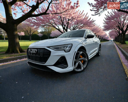 Білий Ауді E-Tron, об'ємом двигуна 0 л та пробігом 62 тис. км за 48340 $, фото 1 на Automoto.ua