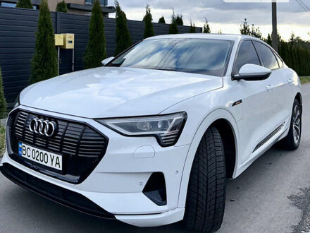 Білий Ауді E-Tron, об'ємом двигуна 0 л та пробігом 49 тис. км за 48000 $, фото 1 на Automoto.ua