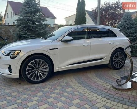 Белый Ауди E-Tron, объемом двигателя 0 л и пробегом 73 тыс. км за 24500 $, фото 1 на Automoto.ua