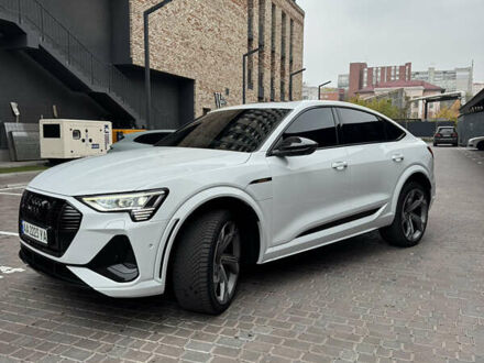 Белый Ауди E-Tron, объемом двигателя 0 л и пробегом 42 тыс. км за 50600 $, фото 1 на Automoto.ua