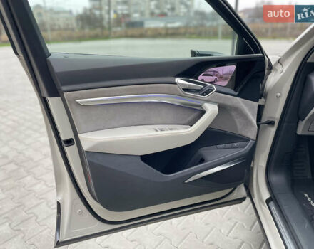 Бежевий Ауді E-Tron, об'ємом двигуна 0 л та пробігом 80 тис. км за 36000 $, фото 11 на Automoto.ua