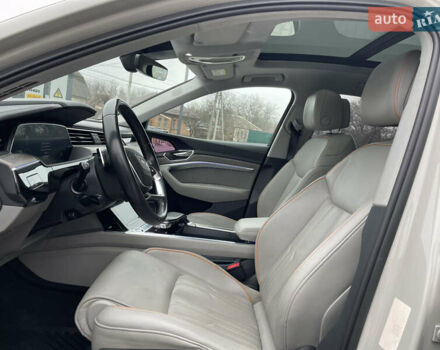 Бежевий Ауді E-Tron, об'ємом двигуна 0 л та пробігом 80 тис. км за 36000 $, фото 18 на Automoto.ua