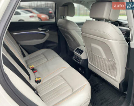 Бежевий Ауді E-Tron, об'ємом двигуна 0 л та пробігом 80 тис. км за 36000 $, фото 9 на Automoto.ua