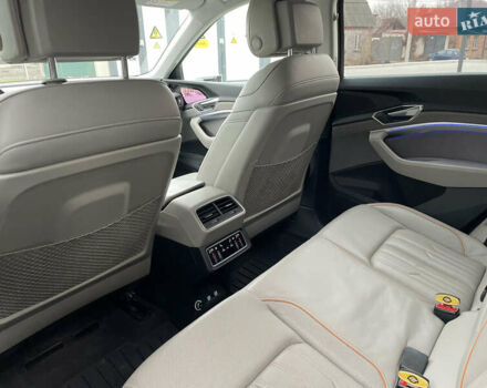 Бежевий Ауді E-Tron, об'ємом двигуна 0 л та пробігом 80 тис. км за 36000 $, фото 10 на Automoto.ua