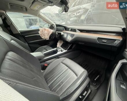 Ауді E-Tron 2019 у Львові на Automoto.ua Бежевий Ауді E-Tron, об'ємом двигуна 0 л та пробігом 92 тис. км за 20900 $, фото 35 на Automoto.ua