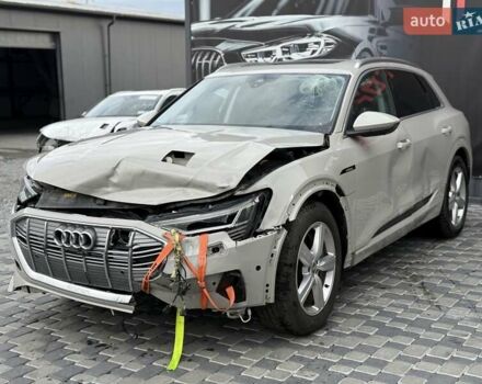 Ауді E-Tron 2019 у Львові на Automoto.ua Бежевий Ауді E-Tron, об'ємом двигуна 0 л та пробігом 92 тис. км за 20900 $, фото 3 на Automoto.ua