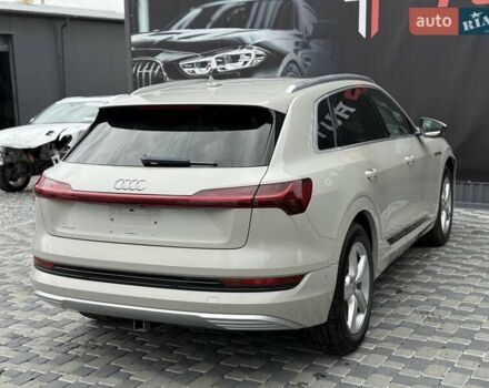Ауді E-Tron 2019 у Львові на Automoto.ua Бежевий Ауді E-Tron, об'ємом двигуна 0 л та пробігом 92 тис. км за 20900 $, фото 7 на Automoto.ua