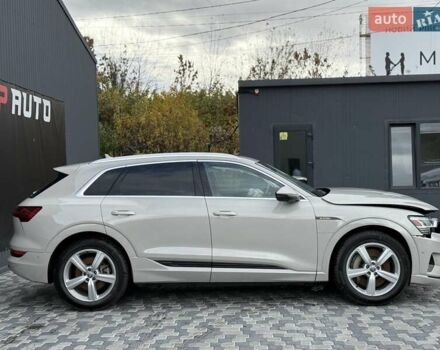 Ауді E-Tron 2019 у Львові на Automoto.ua Бежевий Ауді E-Tron, об'ємом двигуна 0 л та пробігом 92 тис. км за 20900 $, фото 4 на Automoto.ua