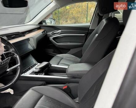 Ауді E-Tron 2019 у Львові на Automoto.ua Бежевий Ауді E-Tron, об'ємом двигуна 0 л та пробігом 92 тис. км за 20900 $, фото 32 на Automoto.ua