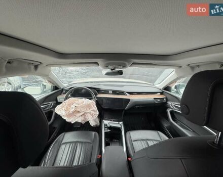 Ауді E-Tron 2019 у Львові на Automoto.ua Бежевий Ауді E-Tron, об'ємом двигуна 0 л та пробігом 92 тис. км за 20900 $, фото 31 на Automoto.ua