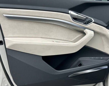 Бежевый Ауди E-Tron, объемом двигателя 95 л и пробегом 18 тыс. км за 46000 $, фото 6 на Automoto.ua