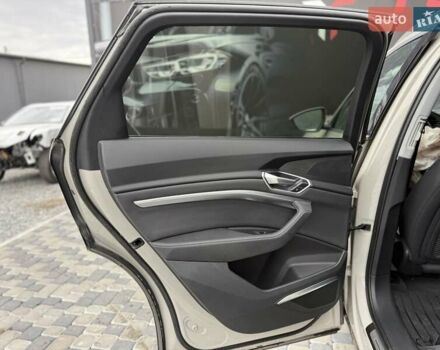 Ауді E-Tron 2019 у Львові на Automoto.ua Бежевий Ауді E-Tron, об'ємом двигуна 0 л та пробігом 92 тис. км за 20900 $, фото 29 на Automoto.ua