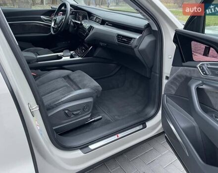 Бежевый Ауди E-Tron, объемом двигателя 0 л и пробегом 79 тыс. км за 33700 $, фото 25 на Automoto.ua