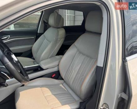 Бежевый Ауди E-Tron, объемом двигателя 0 л и пробегом 95 тыс. км за 36515 $, фото 14 на Automoto.ua