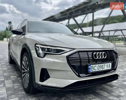 Бежевый Ауди E-Tron, объемом двигателя 0 л и пробегом 53 тыс. км за 35900 $, фото 2 на Automoto.ua