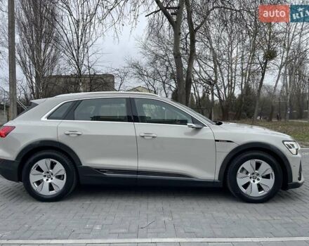 Бежевый Ауди E-Tron, объемом двигателя 0 л и пробегом 79 тыс. км за 33700 $, фото 5 на Automoto.ua