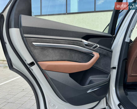 Бежевый Ауди E-Tron, объемом двигателя 0 л и пробегом 137 тыс. км за 29999 $, фото 74 на Automoto.ua