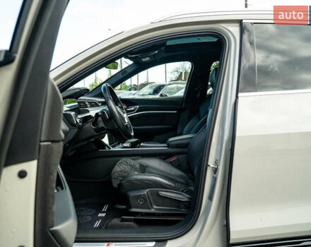 Бежевый Ауди E-Tron, объемом двигателя 0 л и пробегом 44 тыс. км за 36900 $, фото 24 на Automoto.ua