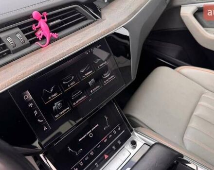 Бежевый Ауди E-Tron, объемом двигателя 0 л и пробегом 95 тыс. км за 36515 $, фото 12 на Automoto.ua