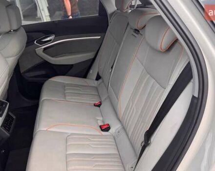 Бежевый Ауди E-Tron, объемом двигателя 0 л и пробегом 95 тыс. км за 36515 $, фото 18 на Automoto.ua